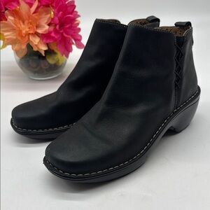 Sofft Black Leather Ankle Booties BAB9002D
